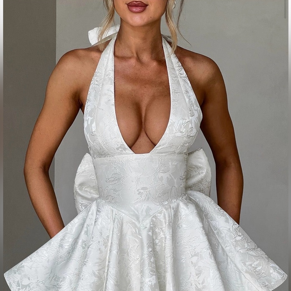 Chic White Backless Halter Dress
